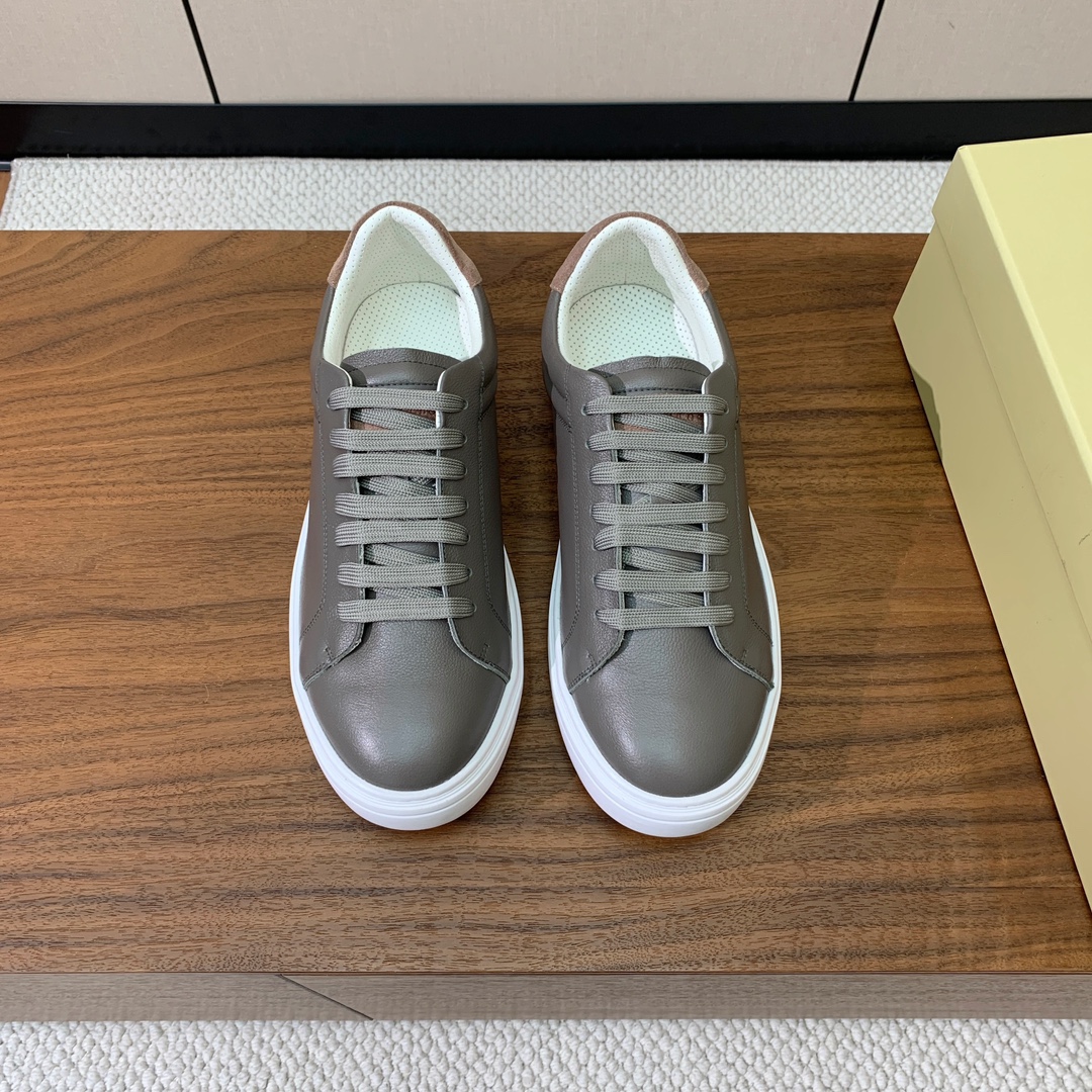 【BRUNELL* CUCINELL*】男款休闲鞋。简约时尚。鞋面牛皮、羊皮内里，高密度弹力乳胶（可拆卸