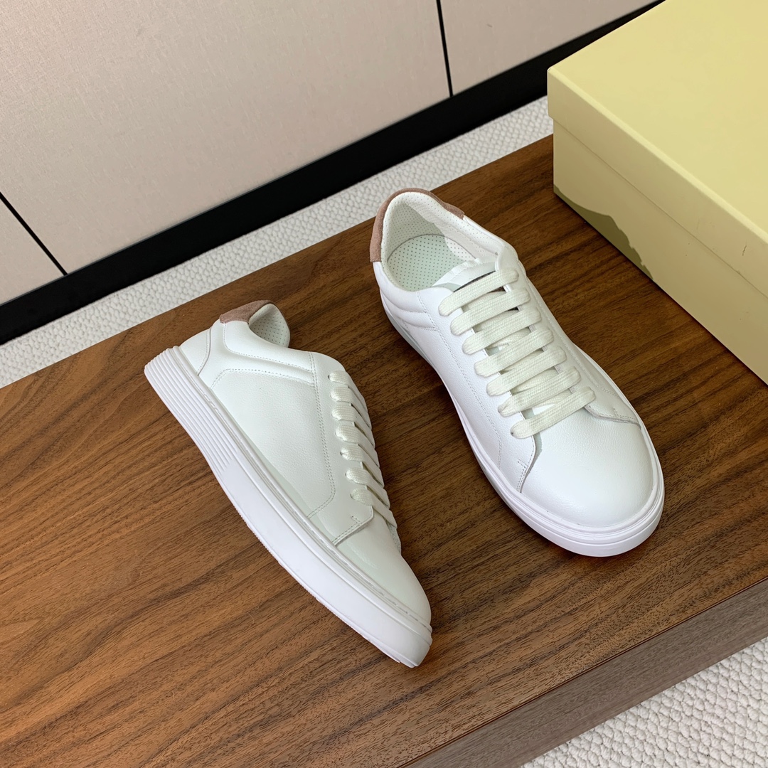 【BRUNELL* CUCINELL*】男款休闲鞋。简约时尚。鞋面牛皮、羊皮内里，高密度弹力乳胶（可拆卸