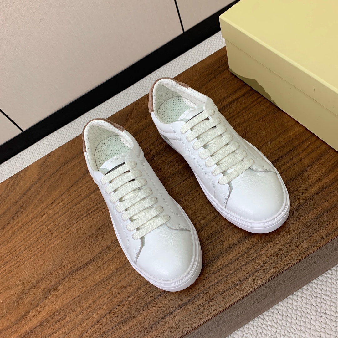 【BRUNELL* CUCINELL*】男款休闲鞋。简约时尚。鞋面牛皮、羊皮内里，高密度弹力乳胶（可拆卸