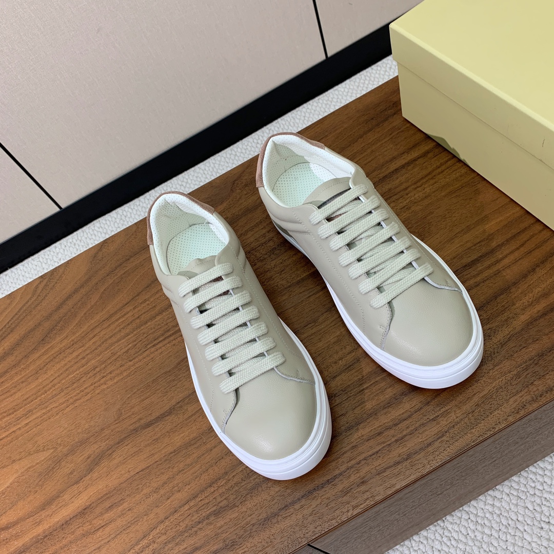 【BRUNELL* CUCINELL*】男款休闲鞋。简约时尚。鞋面牛皮、羊皮内里，高密度弹力乳胶（可拆卸
