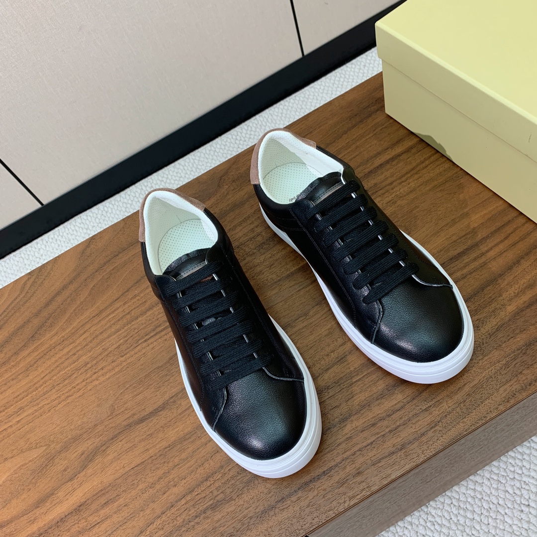 【BRUNELL* CUCINELL*】男款休闲鞋。简约时尚。鞋面牛皮、羊皮内里，高密度弹力乳胶（可拆卸