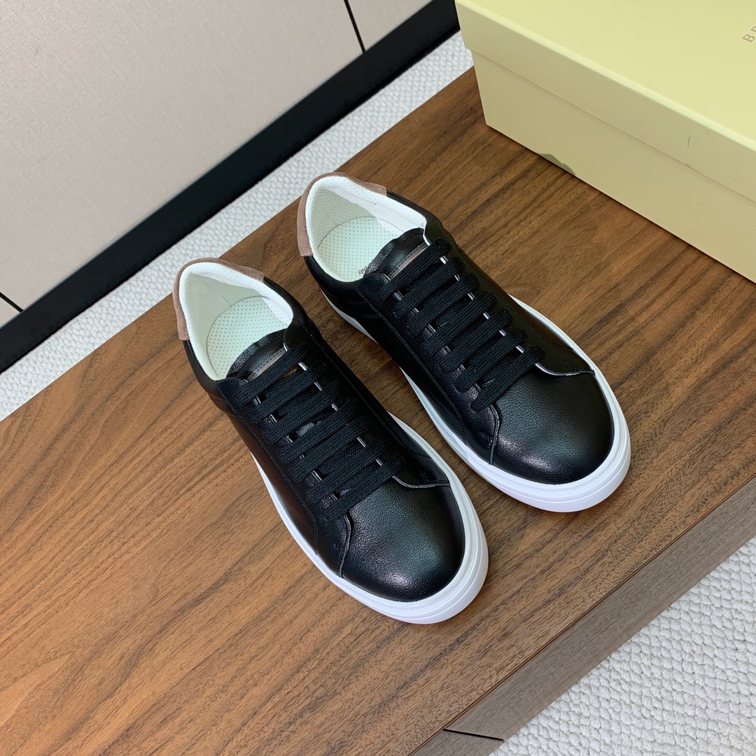 【BRUNELL* CUCINELL*】男款休闲鞋。简约时尚。鞋面牛皮、羊皮内里，高密度弹力乳胶（可拆卸