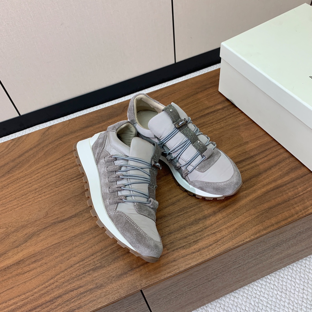 【Brunell* Cucinell*】新款休闲运动鞋。鞋面采用进口牛绒➕纯手工串联珠链配饰！内里垫脚是