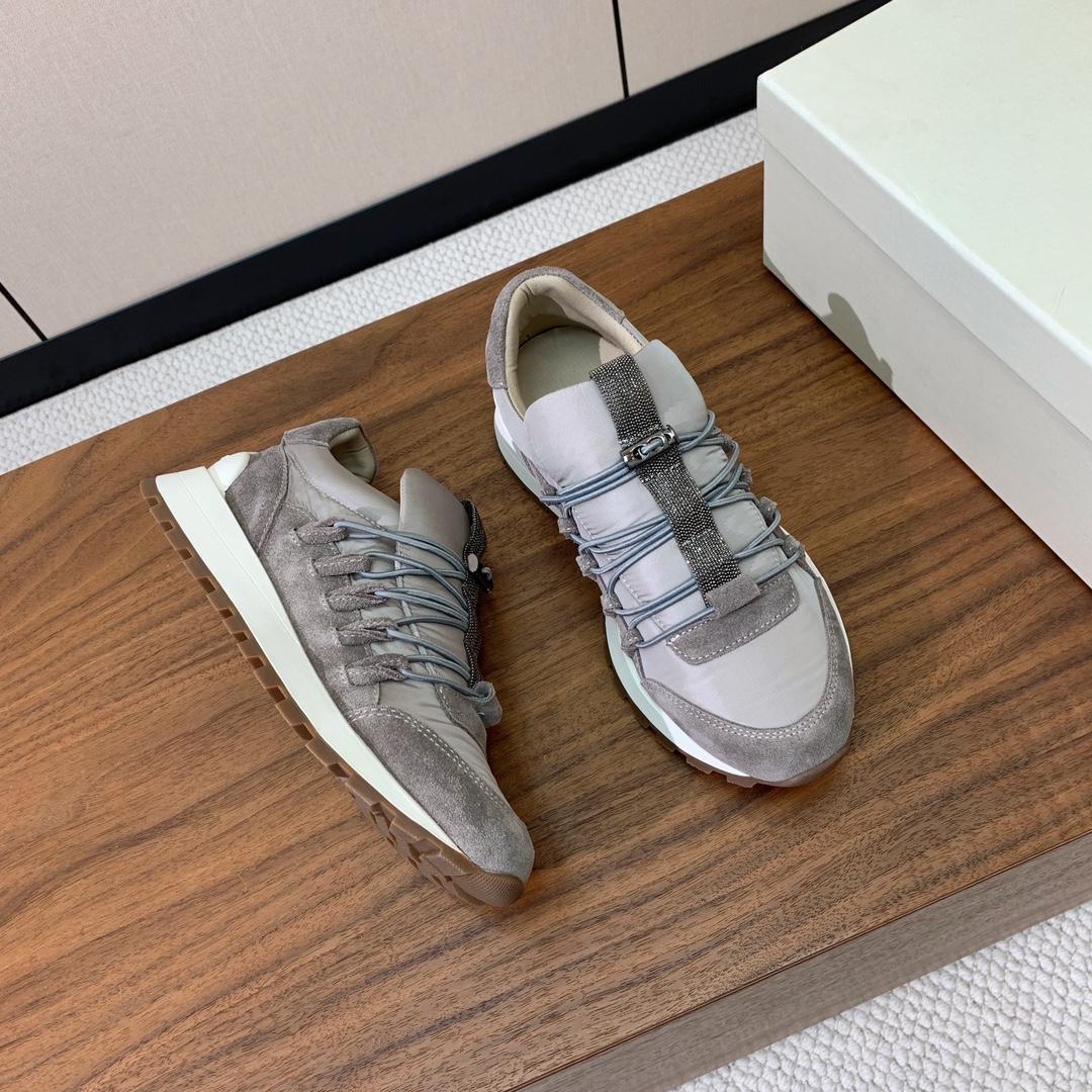 【Brunell* Cucinell*】新款休闲运动鞋。鞋面采用进口牛绒➕纯手工串联珠链配饰！内里垫脚是