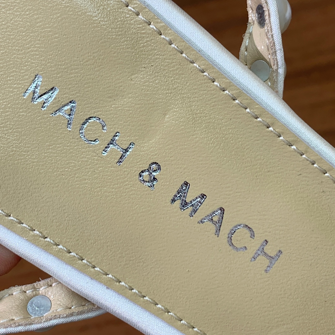 【Mach＆Mach】珍珠环带单鞋。可咸可甜，随意搭配，美到极致。鞋面真丝，羊皮内里及垫脚。真皮大底。跟