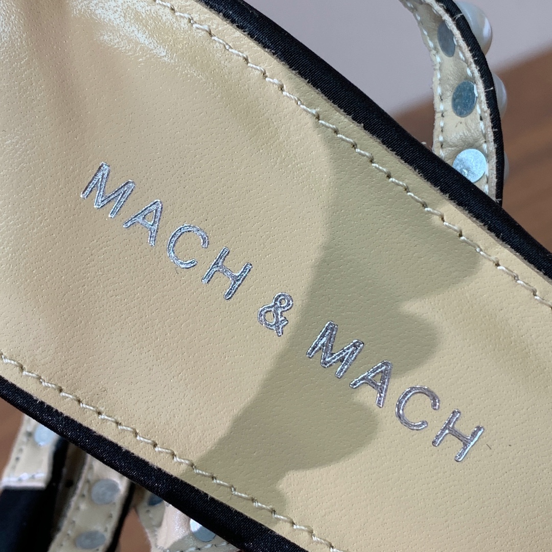 【Mach＆Mach】珍珠环带单鞋。可咸可甜，随意搭配，美到极致。鞋面真丝，羊皮内里及垫脚。真皮大底。跟