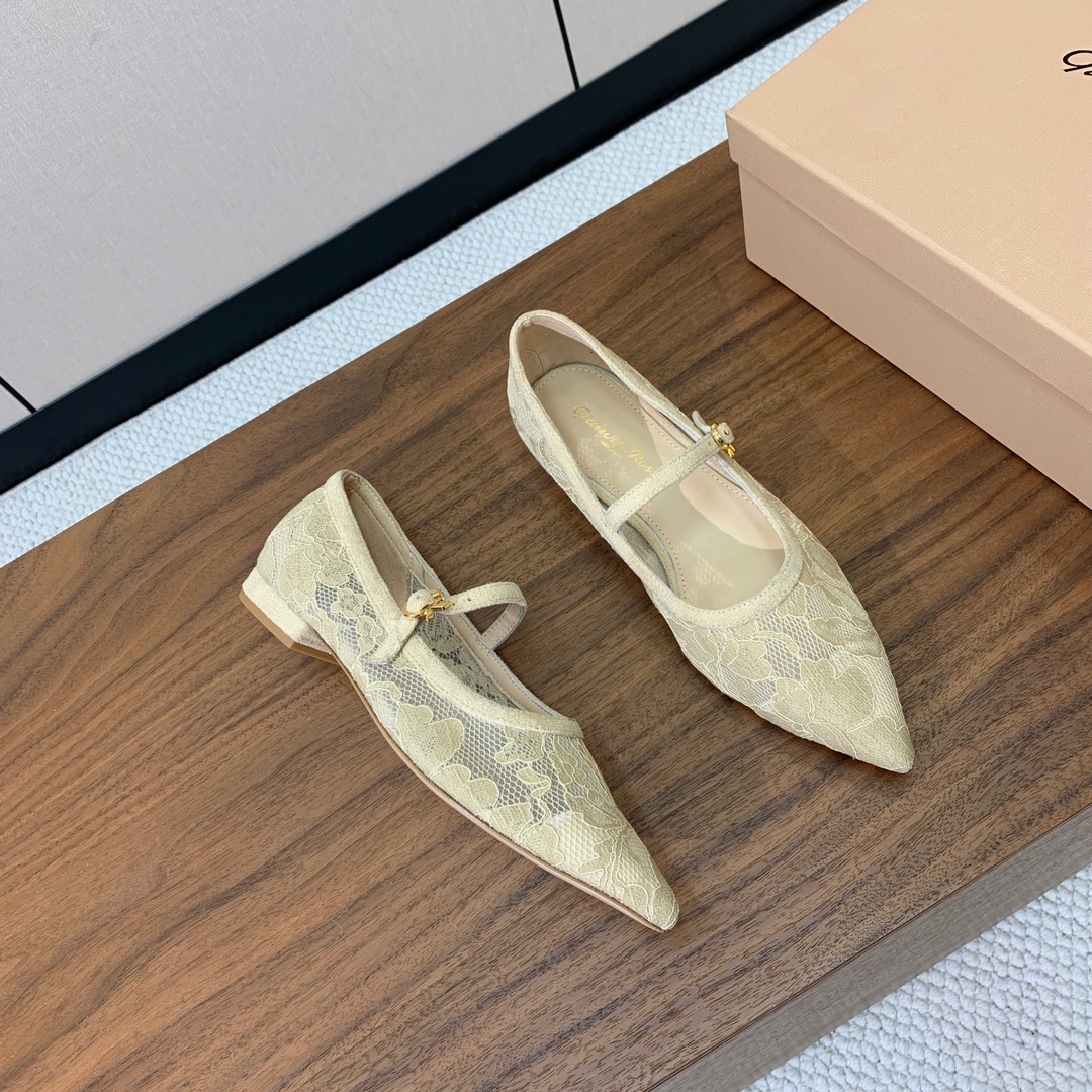 【Gianvit* Ross*】蕾丝平底单鞋。本季蕾丝搭配高跟也太美了吧。若隐若现的性感、真是绝绝子！鞋