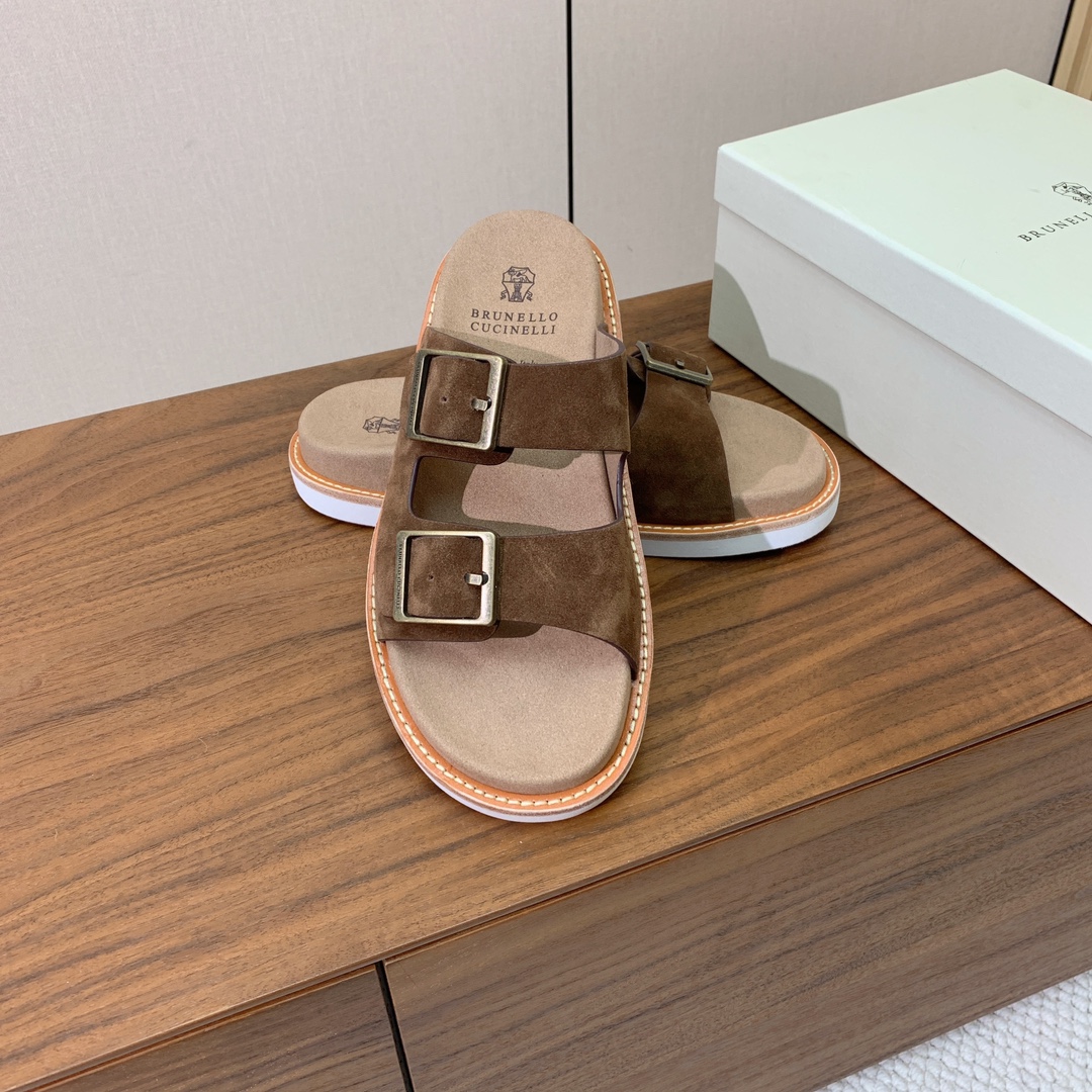 【BRUNELL* CUCINELL*】情侣款拖鞋。鞋面进口环保牛绒，定制橡胶大底。真皮沿条。
码数：女