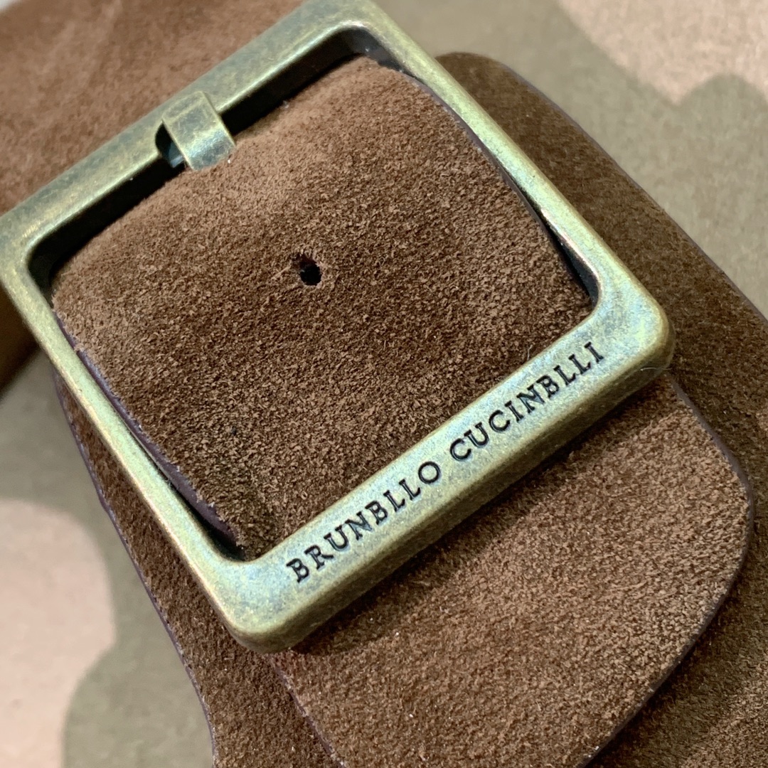 【BRUNELL* CUCINELL*】情侣款拖鞋。鞋面进口环保牛绒，定制橡胶大底。真皮沿条。
码数：女