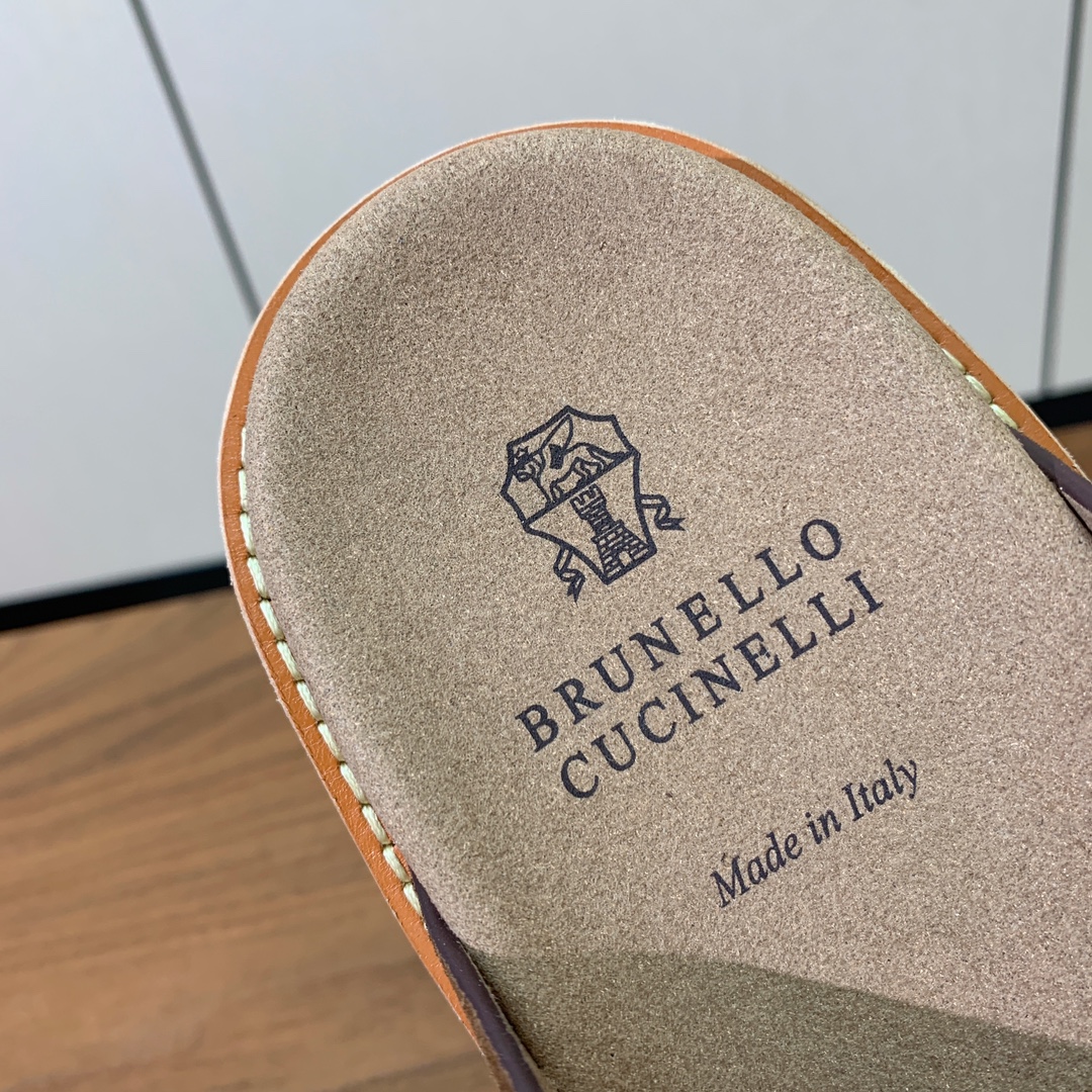【BRUNELL* CUCINELL*】情侣款拖鞋。鞋面进口环保牛绒，定制橡胶大底。真皮沿条。
码数：女