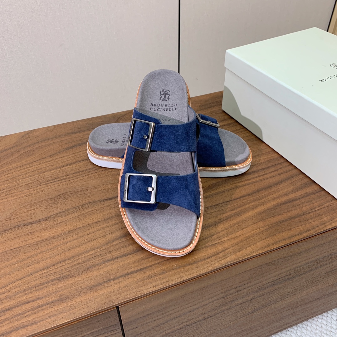 【BRUNELL* CUCINELL*】情侣款拖鞋。鞋面进口环保牛绒，定制橡胶大底。真皮沿条。
码数：女