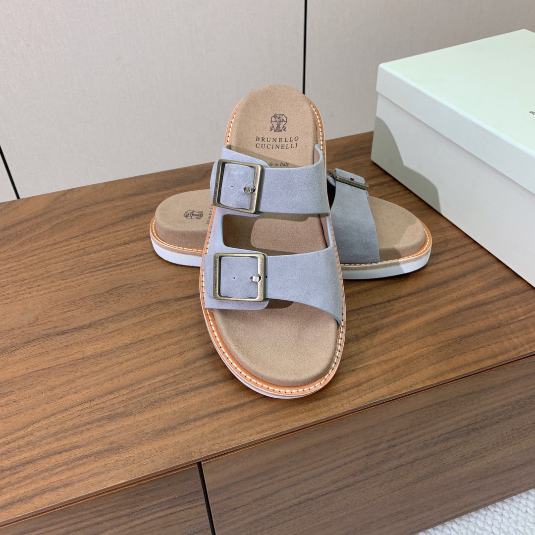 【BRUNELL* CUCINELL*】情侣款拖鞋。鞋面进口环保牛绒，定制橡胶大底。真皮沿条。
码数：女