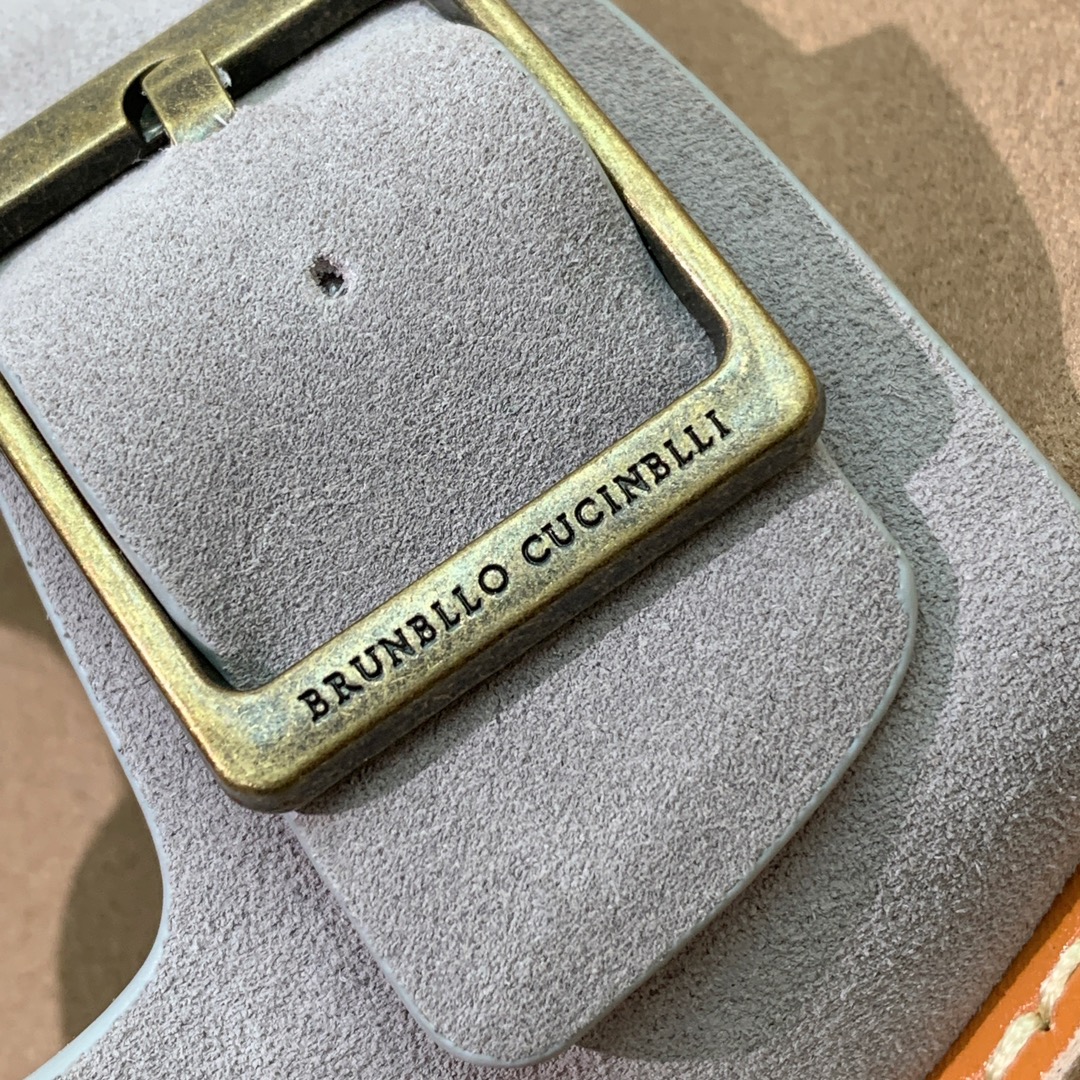 【BRUNELL* CUCINELL*】情侣款拖鞋。鞋面进口环保牛绒，定制橡胶大底。真皮沿条。
码数：女