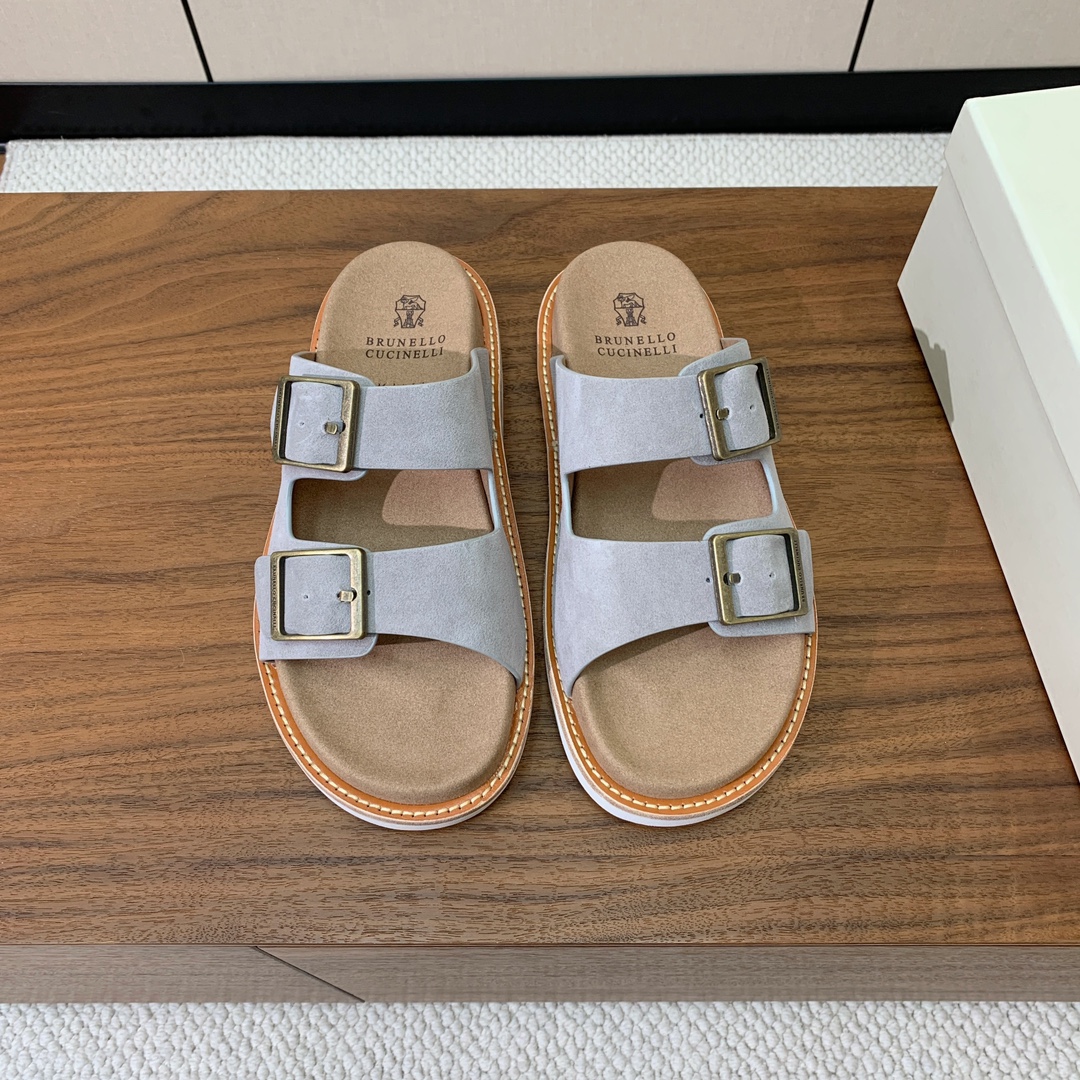 【BRUNELL* CUCINELL*】情侣款拖鞋。鞋面进口环保牛绒，定制橡胶大底。真皮沿条。
码数：女