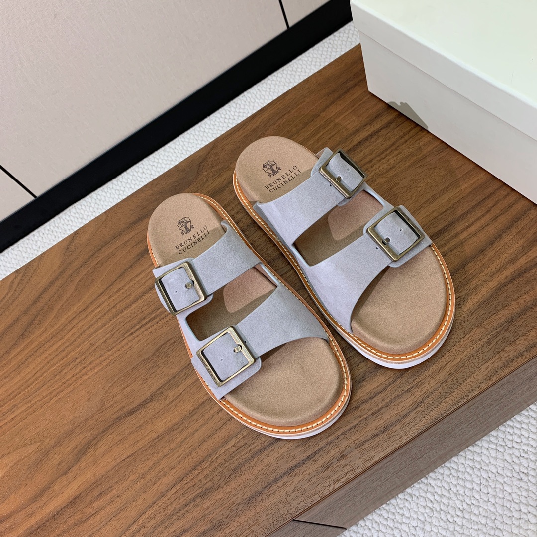 【BRUNELL* CUCINELL*】情侣款拖鞋。鞋面进口环保牛绒，定制橡胶大底。真皮沿条。
码数：女