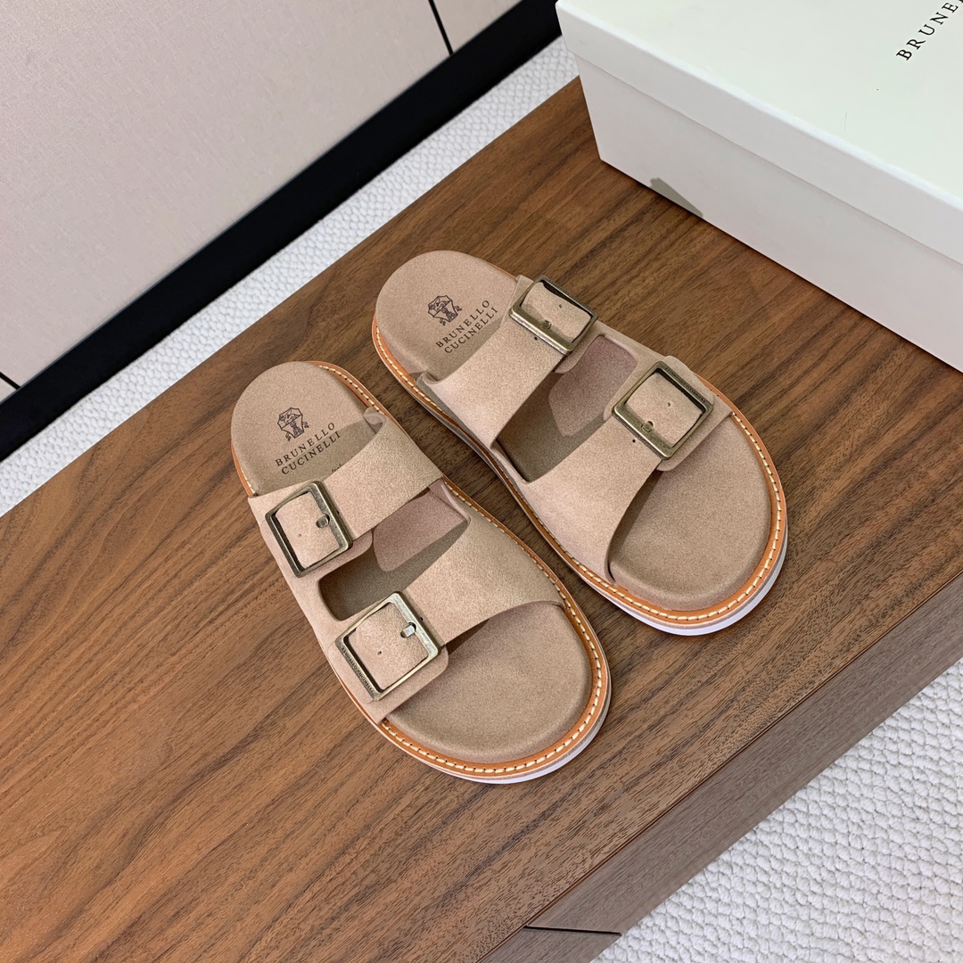 【BRUNELL* CUCINELL*】情侣款拖鞋。鞋面进口环保牛绒，定制橡胶大底。真皮沿条。
码数：女