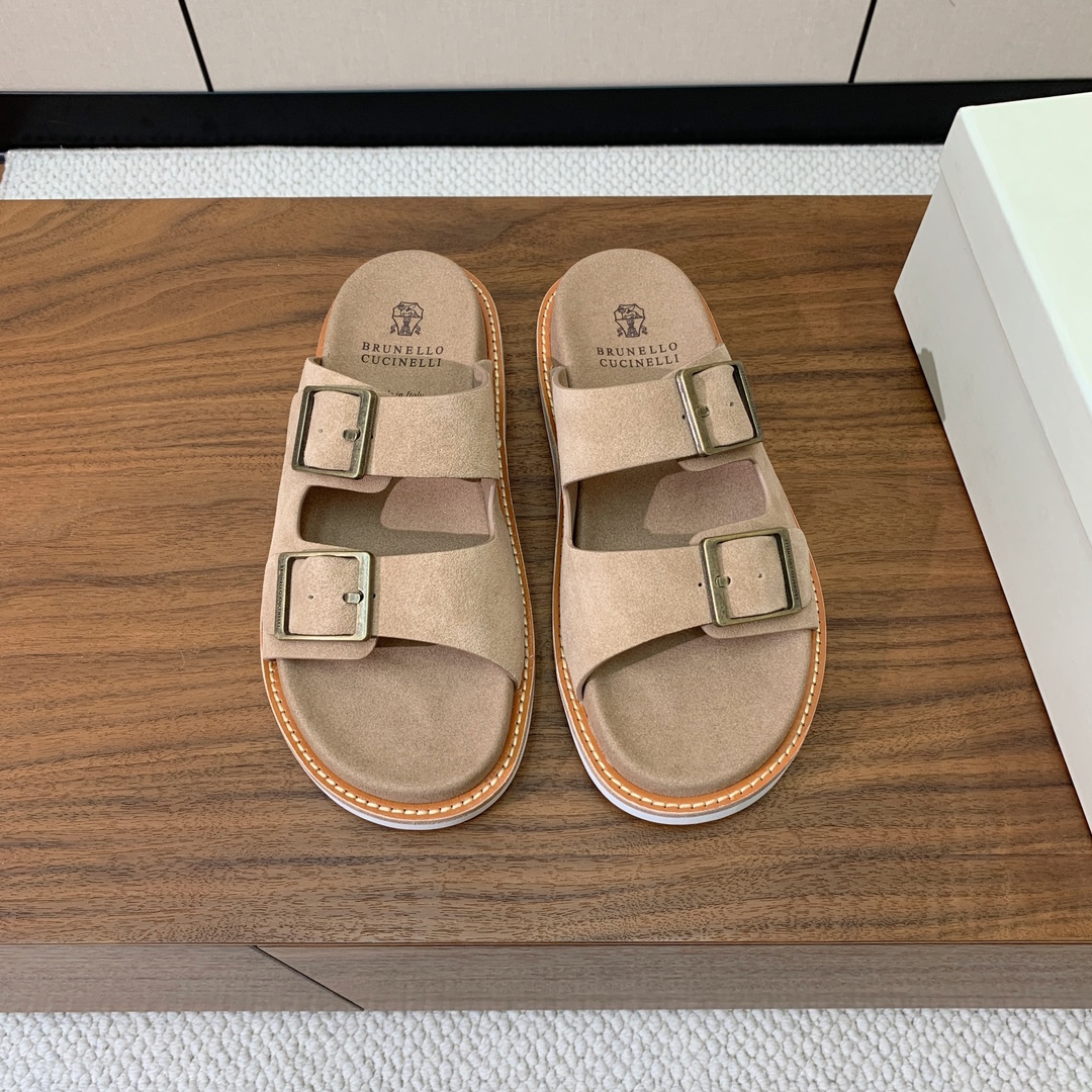 【BRUNELL* CUCINELL*】情侣款拖鞋。鞋面进口环保牛绒，定制橡胶大底。真皮沿条。
码数：女