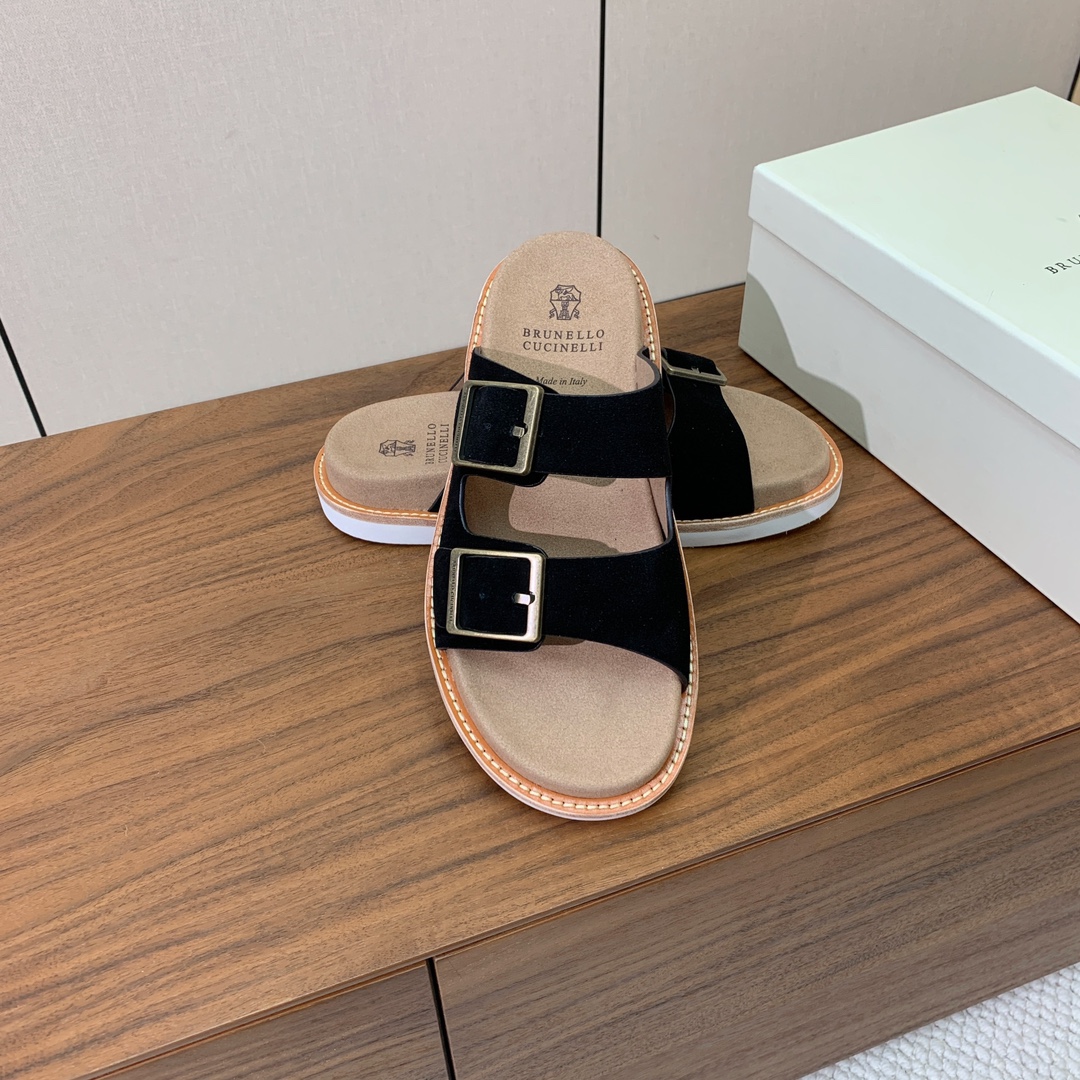 【BRUNELL* CUCINELL*】情侣款拖鞋。鞋面进口环保牛绒，定制橡胶大底。真皮沿条。
码数：女
