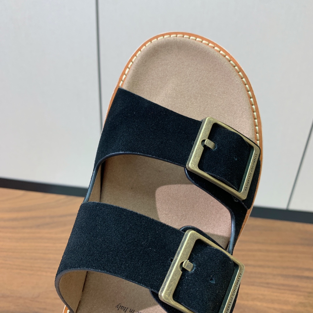 【BRUNELL* CUCINELL*】情侣款拖鞋。鞋面进口环保牛绒，定制橡胶大底。真皮沿条。
码数：女