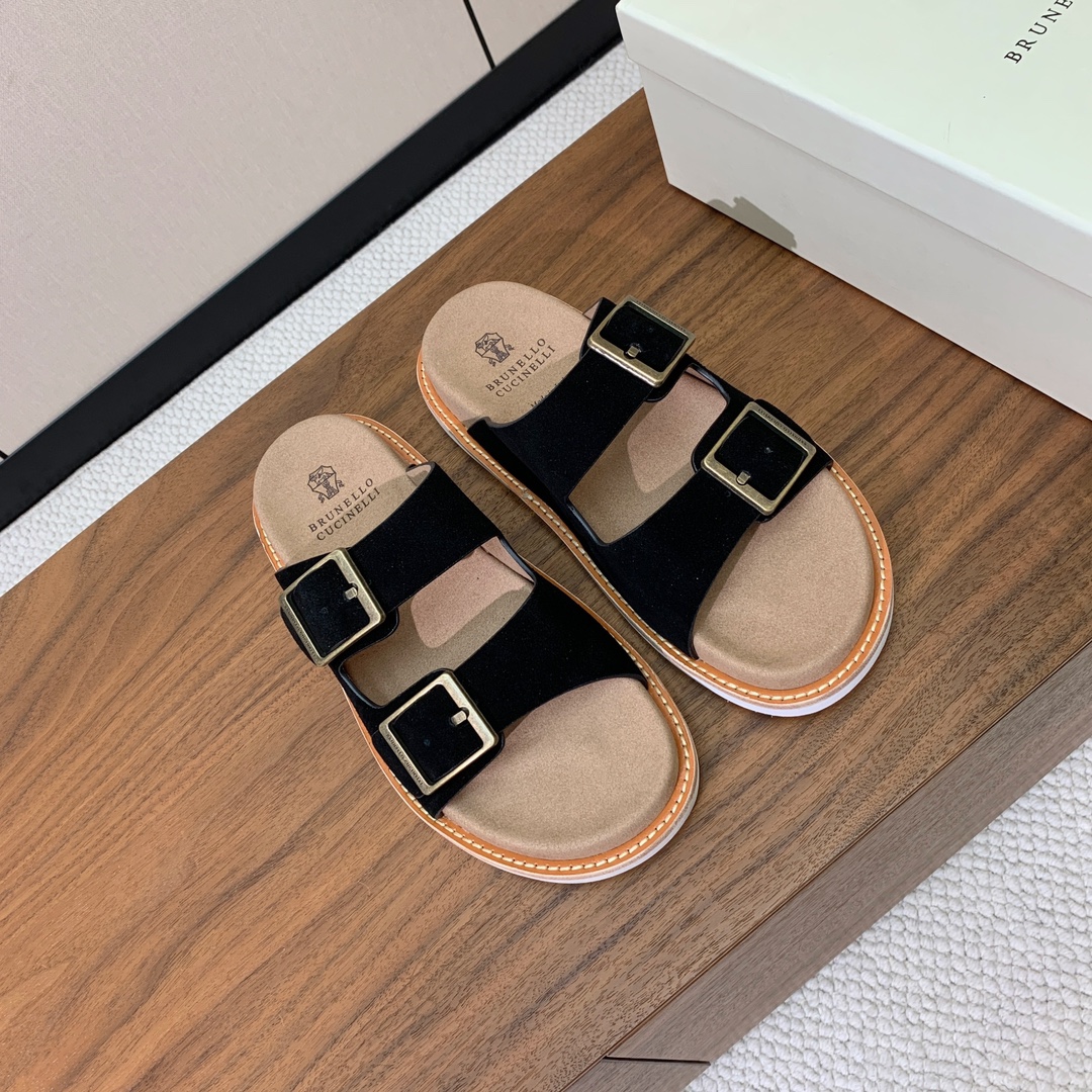 【BRUNELL* CUCINELL*】情侣款拖鞋。鞋面进口环保牛绒，定制橡胶大底。真皮沿条。
码数：女