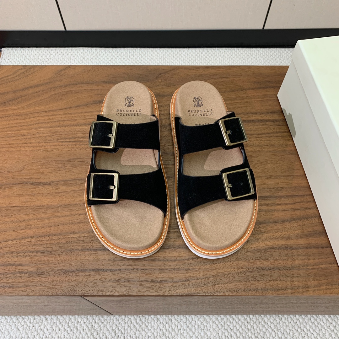 【BRUNELL* CUCINELL*】情侣款拖鞋。鞋面进口环保牛绒，定制橡胶大底。真皮沿条。
码数：女