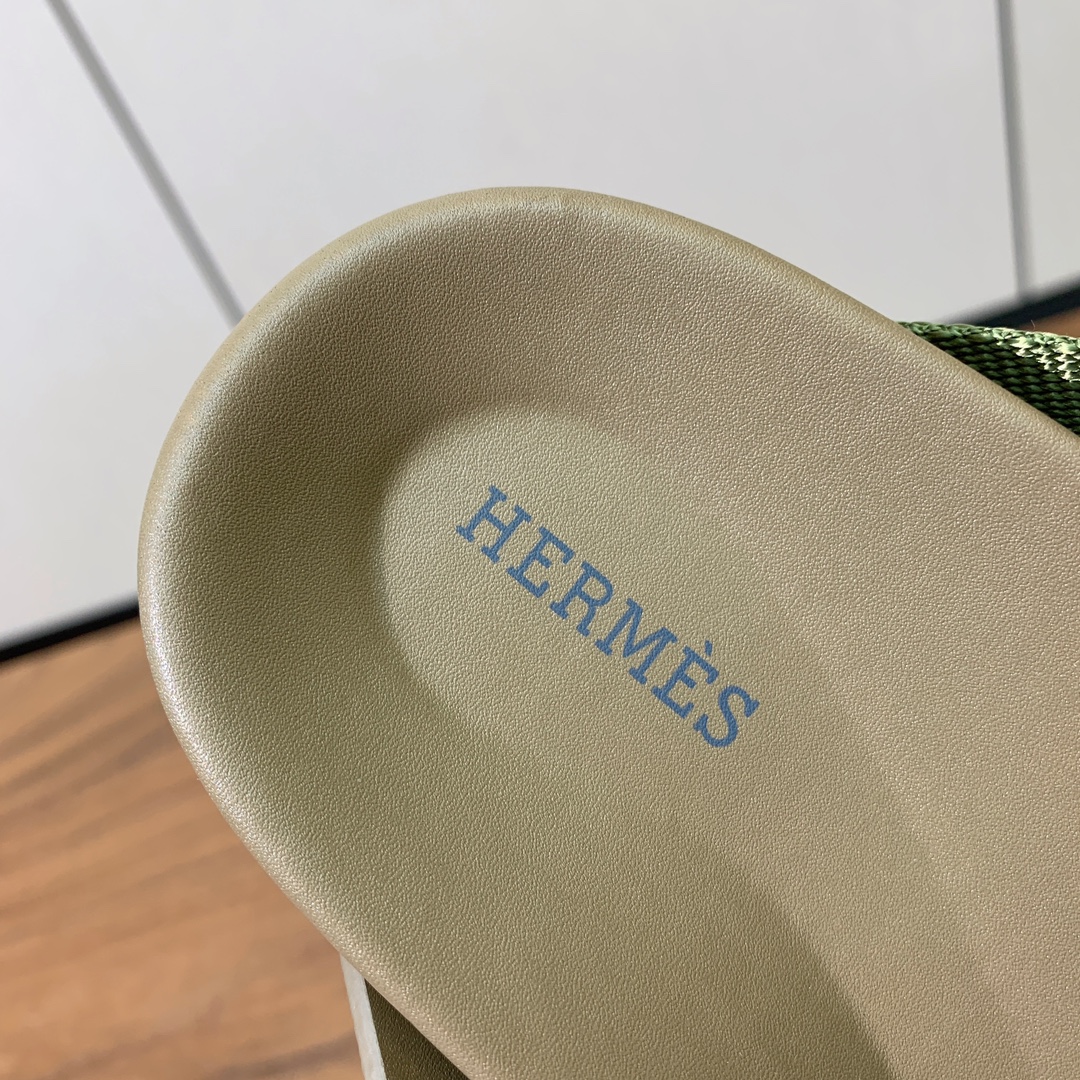 【Herm*s】高版本专柜大热情侣款。H家配货首选鞋履！是爱马仕经典款。每一季都会出很多颜色，绝对是最值