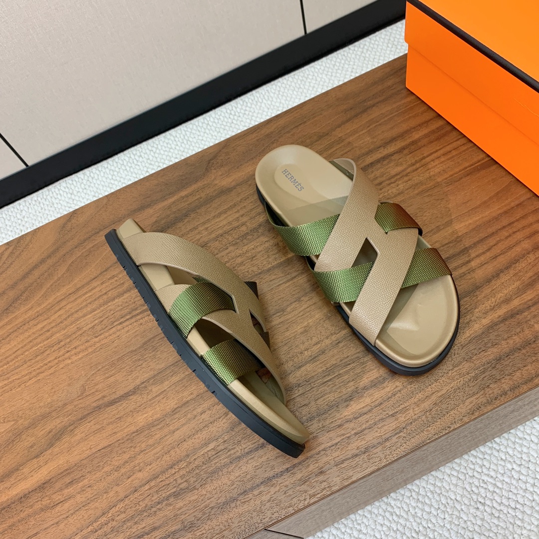【Herm*s】高版本专柜大热情侣款。H家配货首选鞋履！是爱马仕经典款。每一季都会出很多颜色，绝对是最值