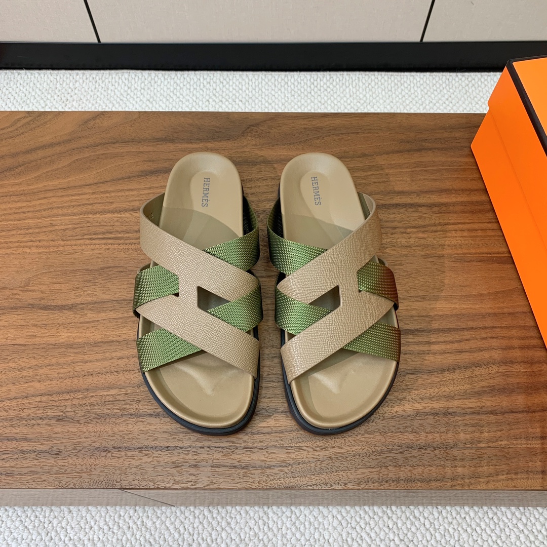 【Herm*s】高版本专柜大热情侣款。H家配货首选鞋履！是爱马仕经典款。每一季都会出很多颜色，绝对是最值