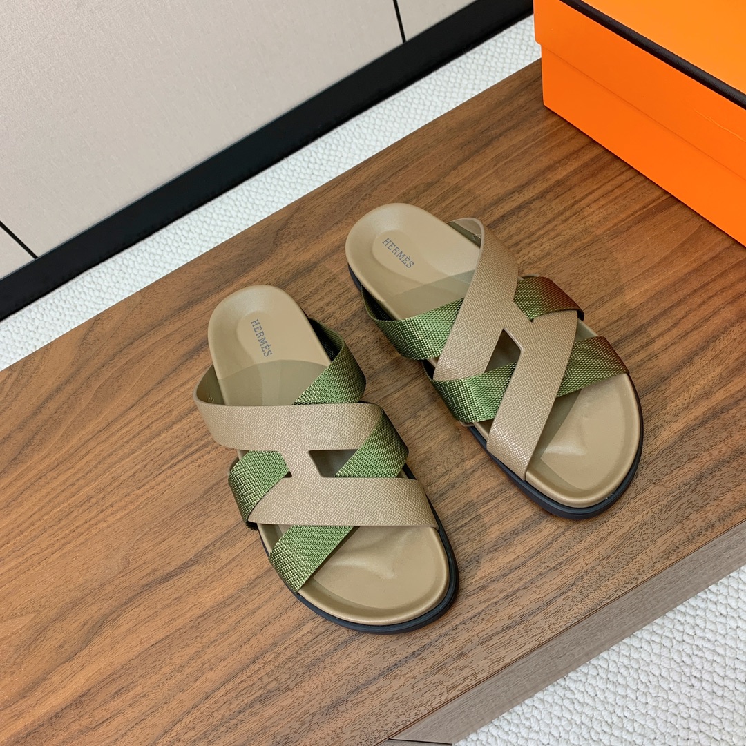 【Herm*s】高版本专柜大热情侣款。H家配货首选鞋履！是爱马仕经典款。每一季都会出很多颜色，绝对是最值
