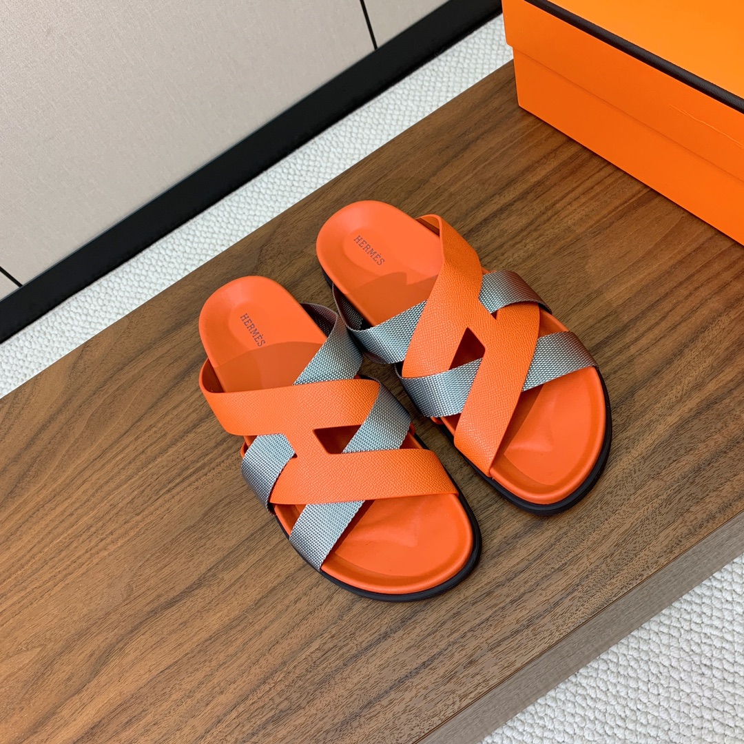 【Herm*s】高版本专柜大热情侣款。H家配货首选鞋履！是爱马仕经典款。每一季都会出很多颜色，绝对是最值
