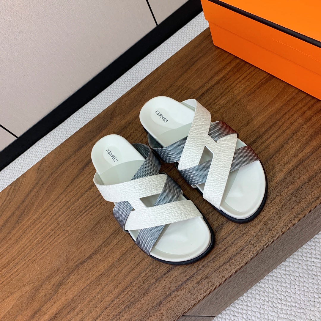 【Herm*s】高版本专柜大热情侣款。H家配货首选鞋履！是爱马仕经典款。每一季都会出很多颜色，绝对是最值