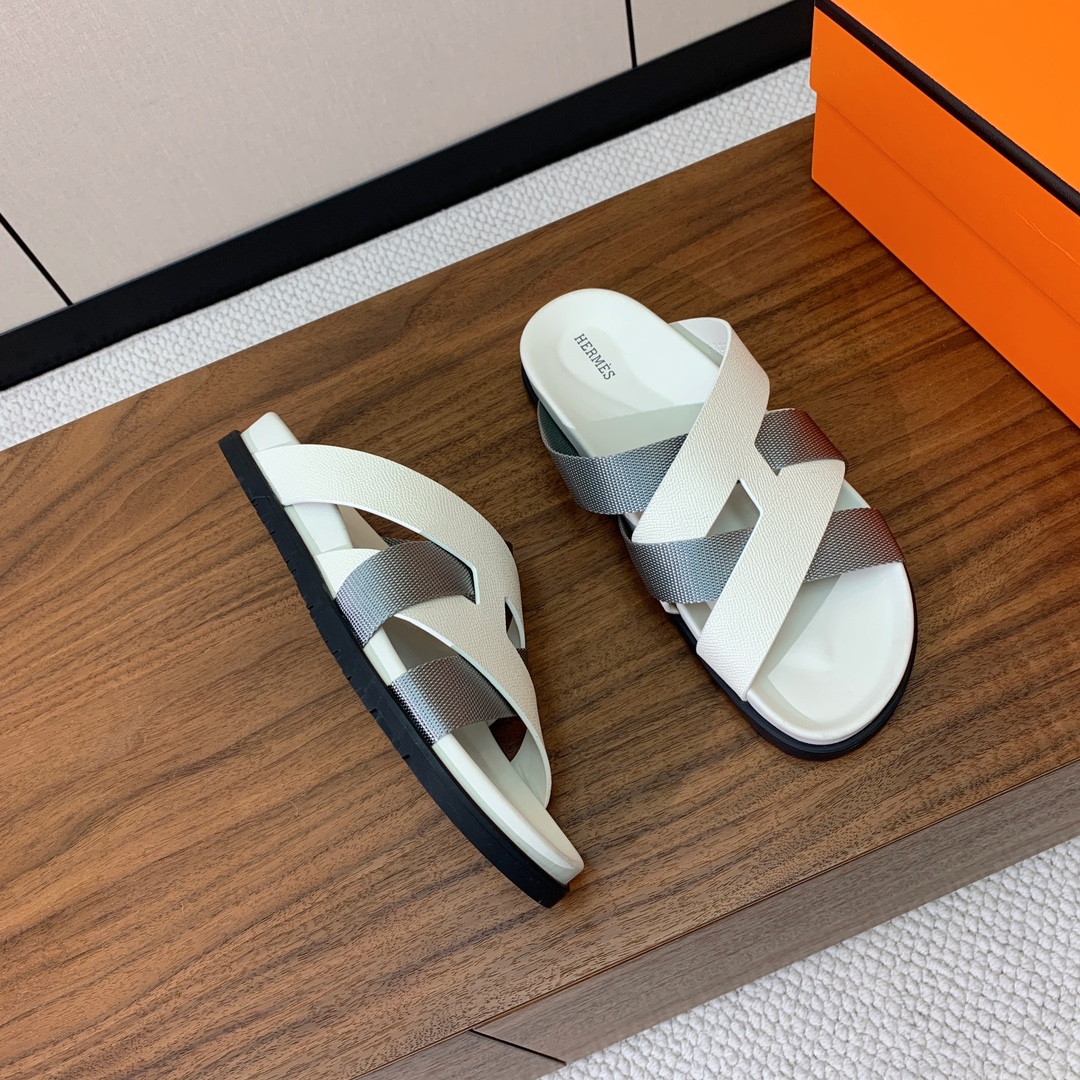 【Herm*s】高版本专柜大热情侣款。H家配货首选鞋履！是爱马仕经典款。每一季都会出很多颜色，绝对是最值