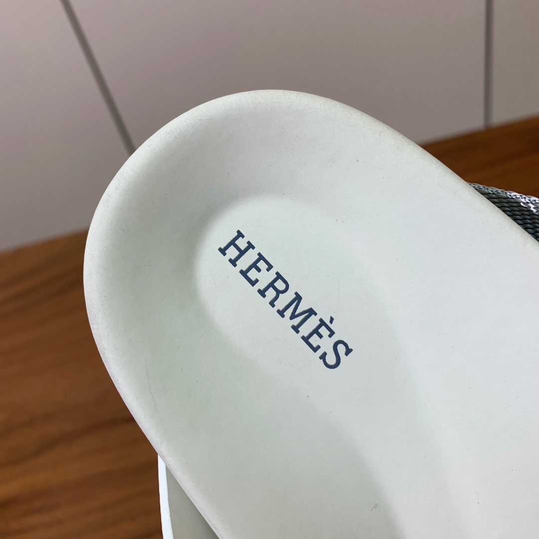 【Herm*s】高版本专柜大热情侣款。H家配货首选鞋履！是爱马仕经典款。每一季都会出很多颜色，绝对是最值