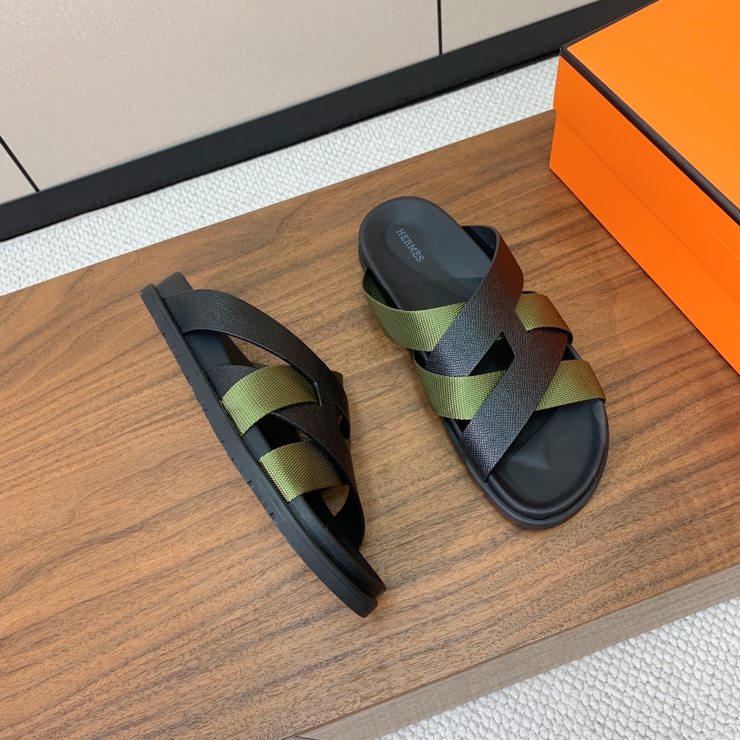 【Herm*s】高版本专柜大热情侣款。H家配货首选鞋履！是爱马仕经典款。每一季都会出很多颜色，绝对是最值