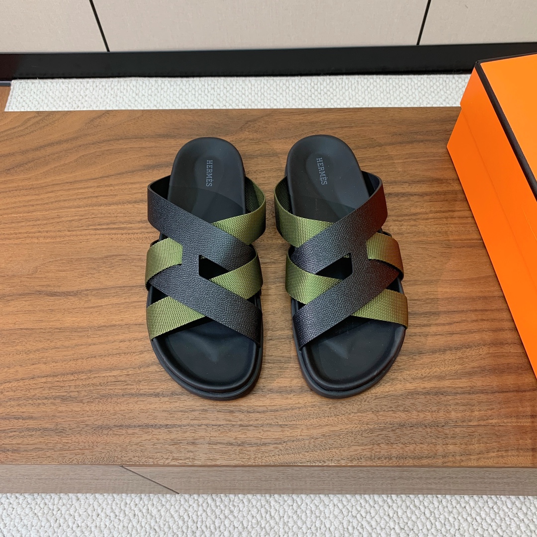 【Herm*s】高版本专柜大热情侣款。H家配货首选鞋履！是爱马仕经典款。每一季都会出很多颜色，绝对是最值
