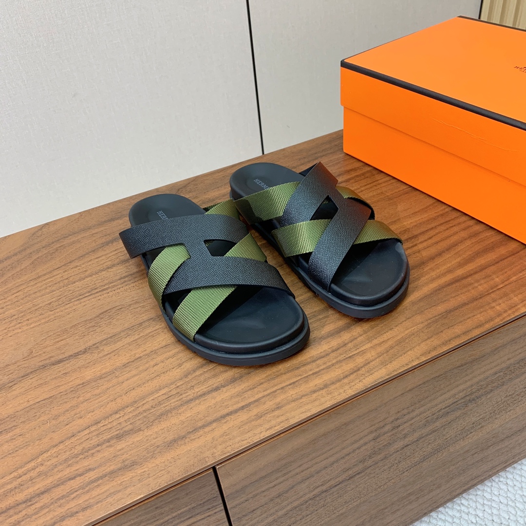 【Herm*s】高版本专柜大热情侣款。H家配货首选鞋履！是爱马仕经典款。每一季都会出很多颜色，绝对是最值