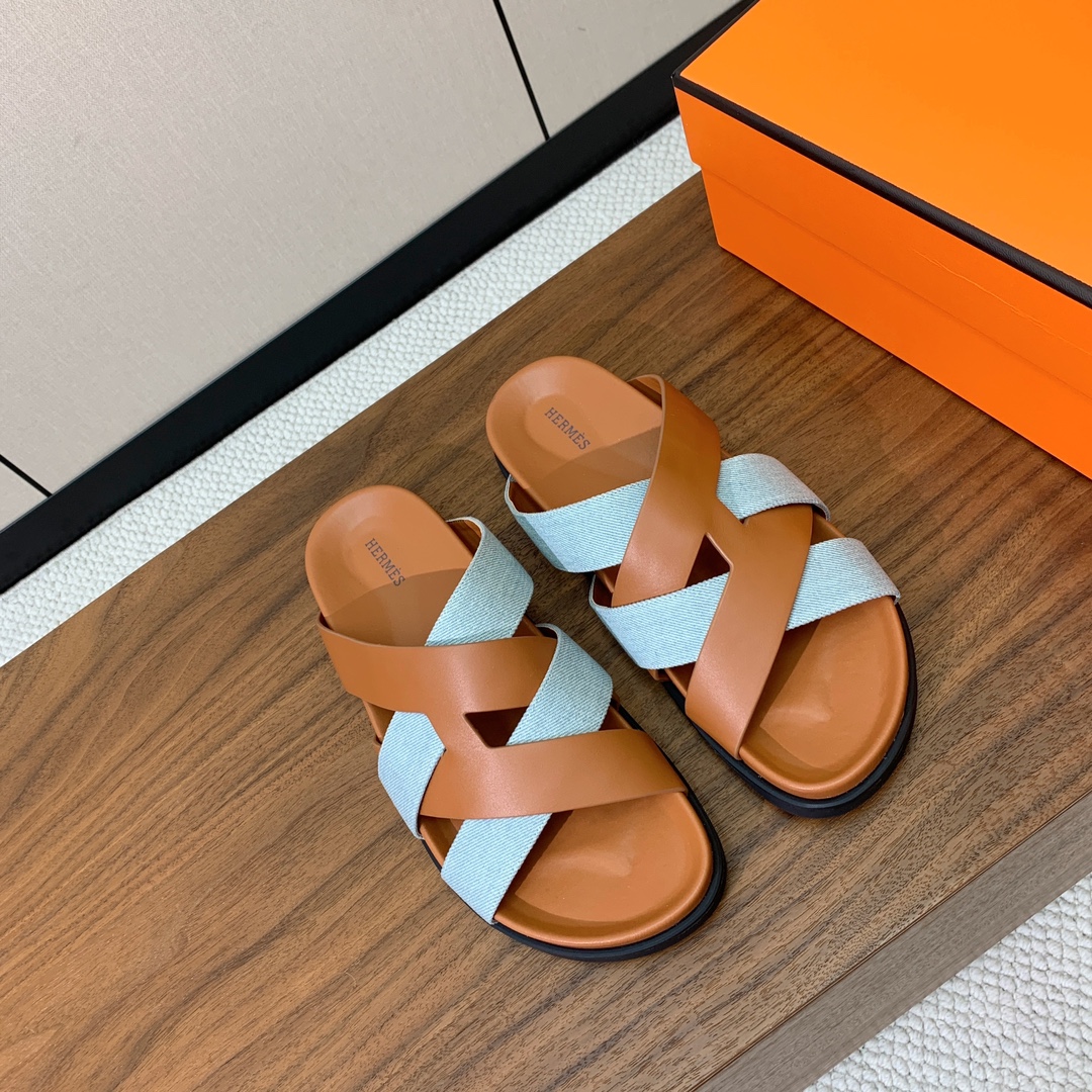 【Herm*s】高版本专柜大热情侣款。H家配货首选鞋履！是爱马仕经典款。每一季都会出很多颜色，绝对是最值