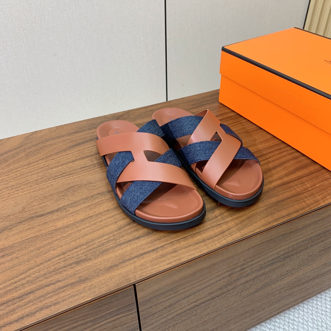 【Herm*s】高版本专柜大热情侣款。H家配货首选鞋履！是爱马仕经典款。每一季都会出很多颜色，绝对是最值