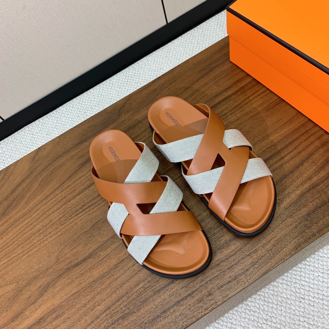 【Herm*s】高版本专柜大热情侣款。H家配货首选鞋履！是爱马仕经典款。每一季都会出很多颜色，绝对是最值
