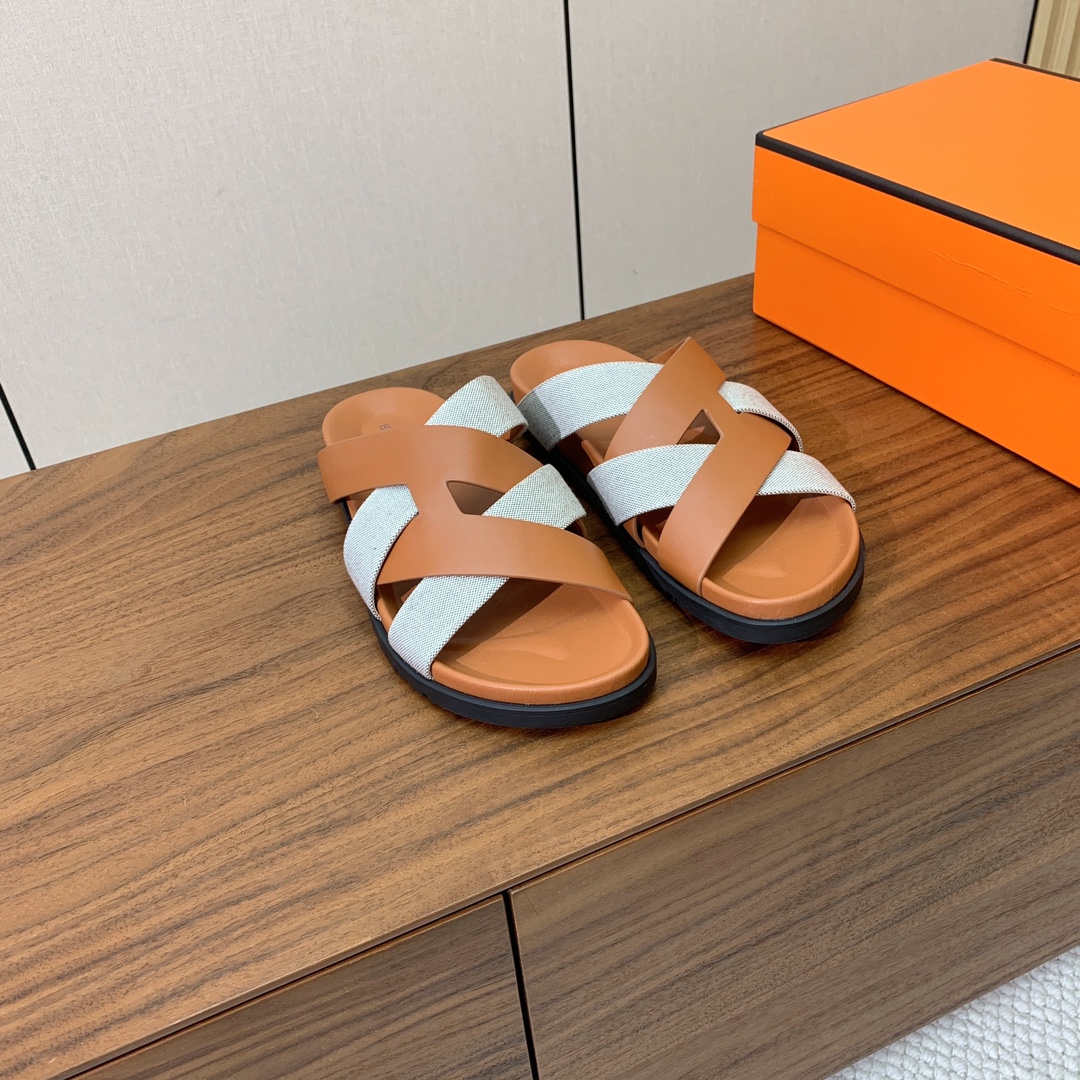 【Herm*s】高版本专柜大热情侣款。H家配货首选鞋履！是爱马仕经典款。每一季都会出很多颜色，绝对是最值