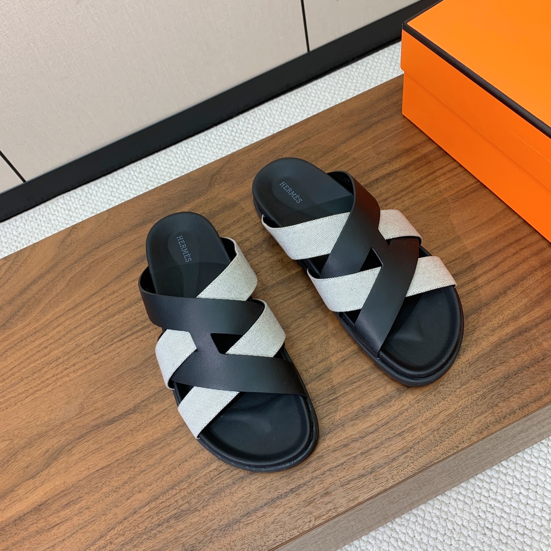 【Herm*s】高版本专柜大热情侣款。H家配货首选鞋履！是爱马仕经典款。每一季都会出很多颜色，绝对是最值
