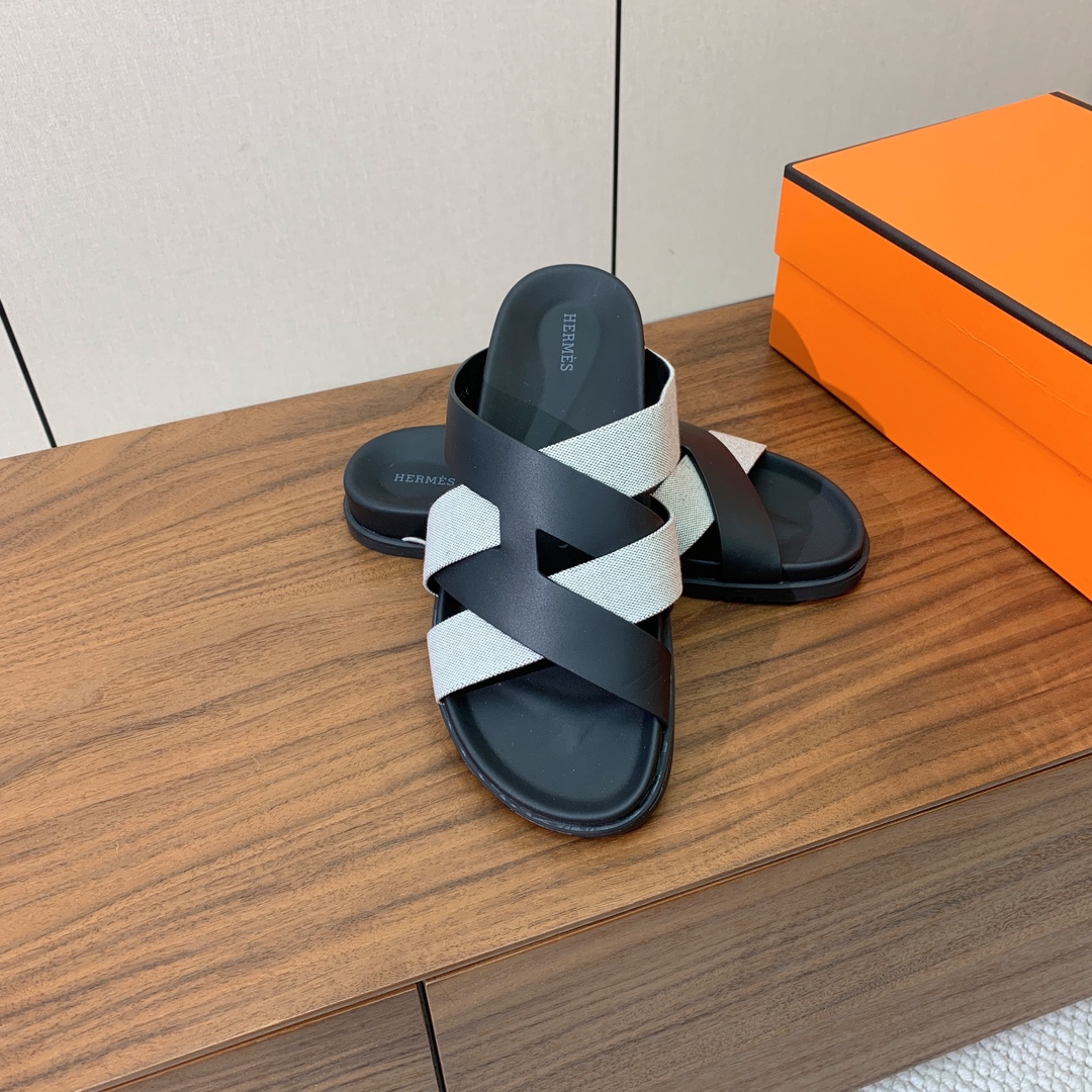 【Herm*s】高版本专柜大热情侣款。H家配货首选鞋履！是爱马仕经典款。每一季都会出很多颜色，绝对是最值