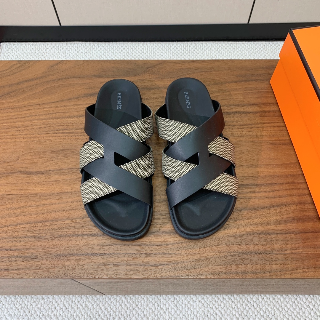 【Herm*s】高版本专柜大热情侣款。H家配货首选鞋履！是爱马仕经典款。每一季都会出很多颜色，绝对是最值