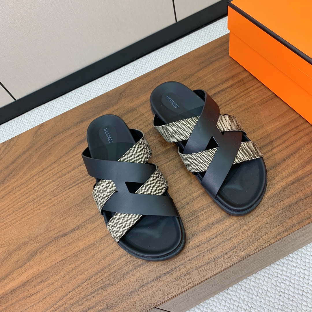 【Herm*s】高版本专柜大热情侣款。H家配货首选鞋履！是爱马仕经典款。每一季都会出很多颜色，绝对是最值