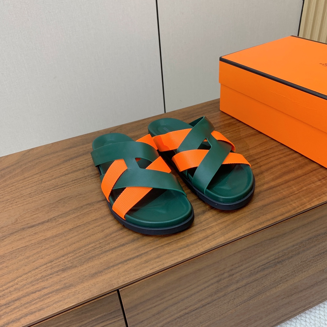 【Herm*s】高版本专柜大热情侣款。H家配货首选鞋履！是爱马仕经典款。每一季都会出很多颜色，绝对是最值