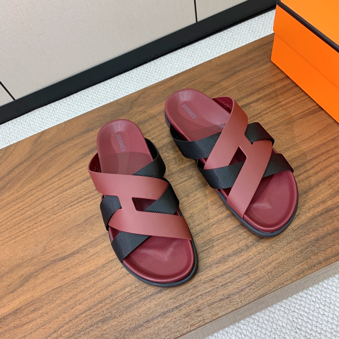 【Herm*s】高版本专柜大热情侣款。H家配货首选鞋履！是爱马仕经典款。每一季都会出很多颜色，绝对是最值