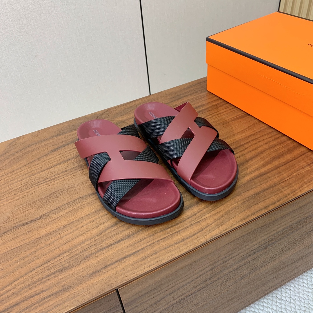【Herm*s】高版本专柜大热情侣款。H家配货首选鞋履！是爱马仕经典款。每一季都会出很多颜色，绝对是最值