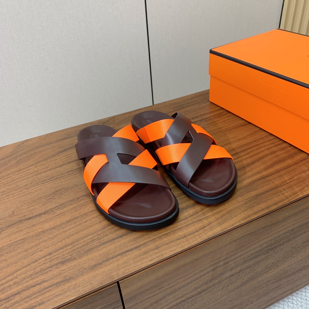 【Herm*s】高版本专柜大热情侣款。H家配货首选鞋履！是爱马仕经典款。每一季都会出很多颜色，绝对是最值