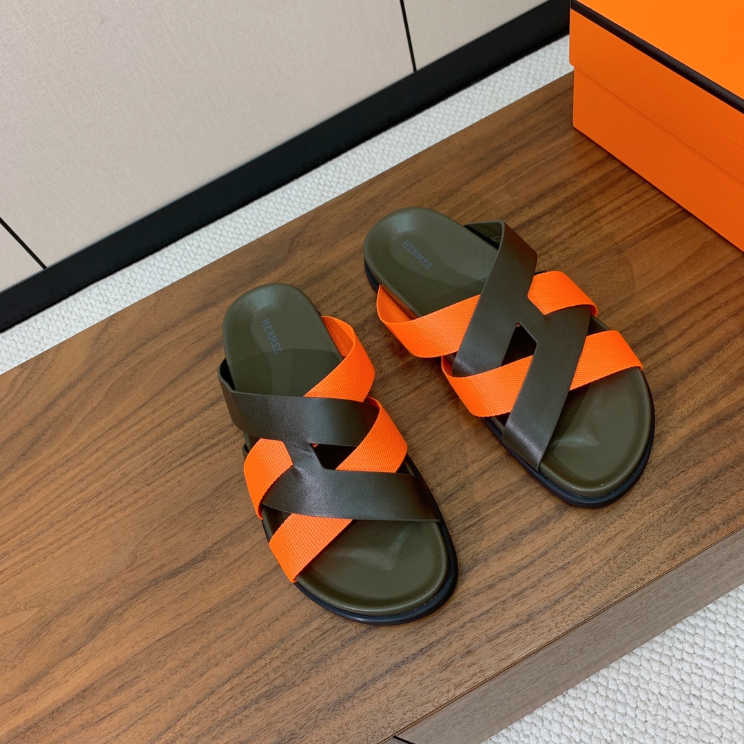 【Herm*s】高版本专柜大热情侣款。H家配货首选鞋履！是爱马仕经典款。每一季都会出很多颜色，绝对是最值