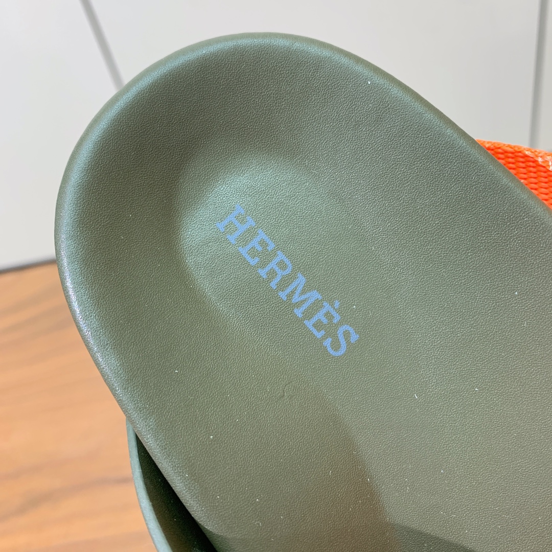 【Herm*s】高版本专柜大热情侣款。H家配货首选鞋履！是爱马仕经典款。每一季都会出很多颜色，绝对是最值
